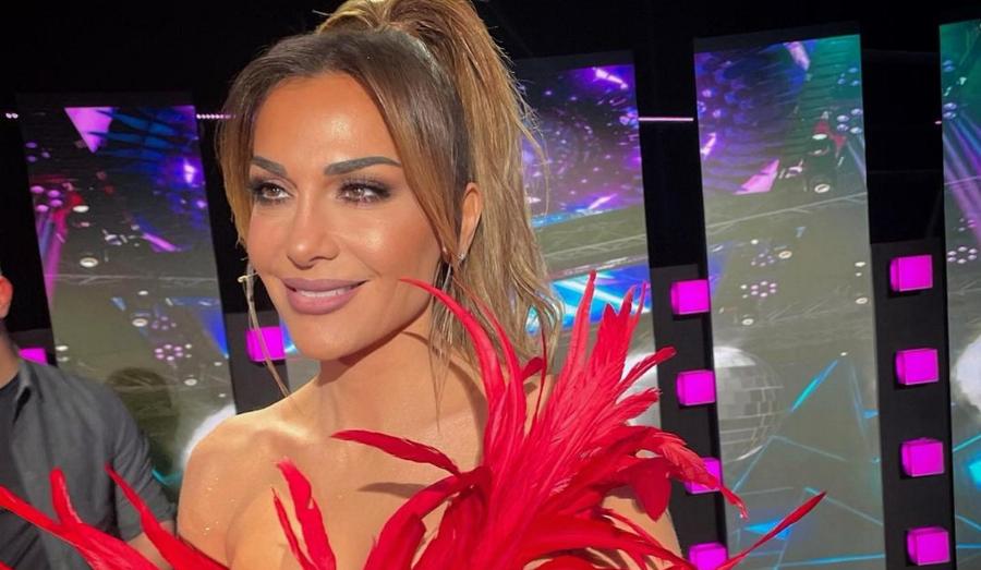 Μας θύμισε Χαρούλα στους Δύο Ξένους: Αποθέωση από τους θαυμαστές της Βανδή με τις φωτογραφίες που ανέβασε