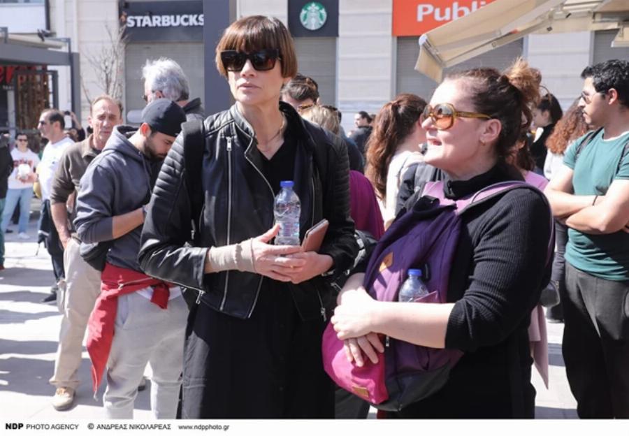 Ο καλλιτεχνικός κόσμος έδωσε το “παρών” για τα Τέμπη: Πολλοί γνωστοί ηθοποιοί και καλλιτέχνες στη συγκέντρωση