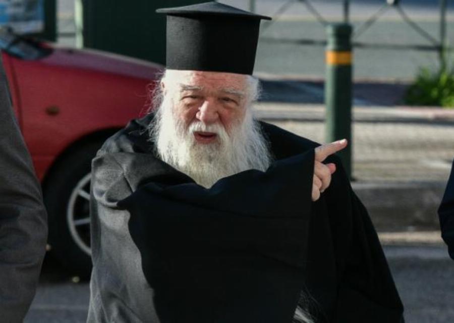 Πυρ και μανία ο Αμβρόσιος με Μικρούτσικο και Καινούργιου: «Τους στέλνω δώρο τη φωτογραφία του αφεντικού τους, του διαβόλου»