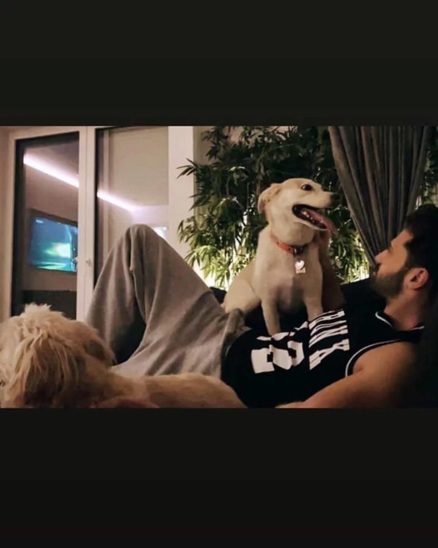 Μίνιμαλ και υπερπολυτελές σαν να βγήκε από ταινία: Ο Κωνσταντίνος Αργυρός έχει το ομορφότερο σπίτι της showbiz