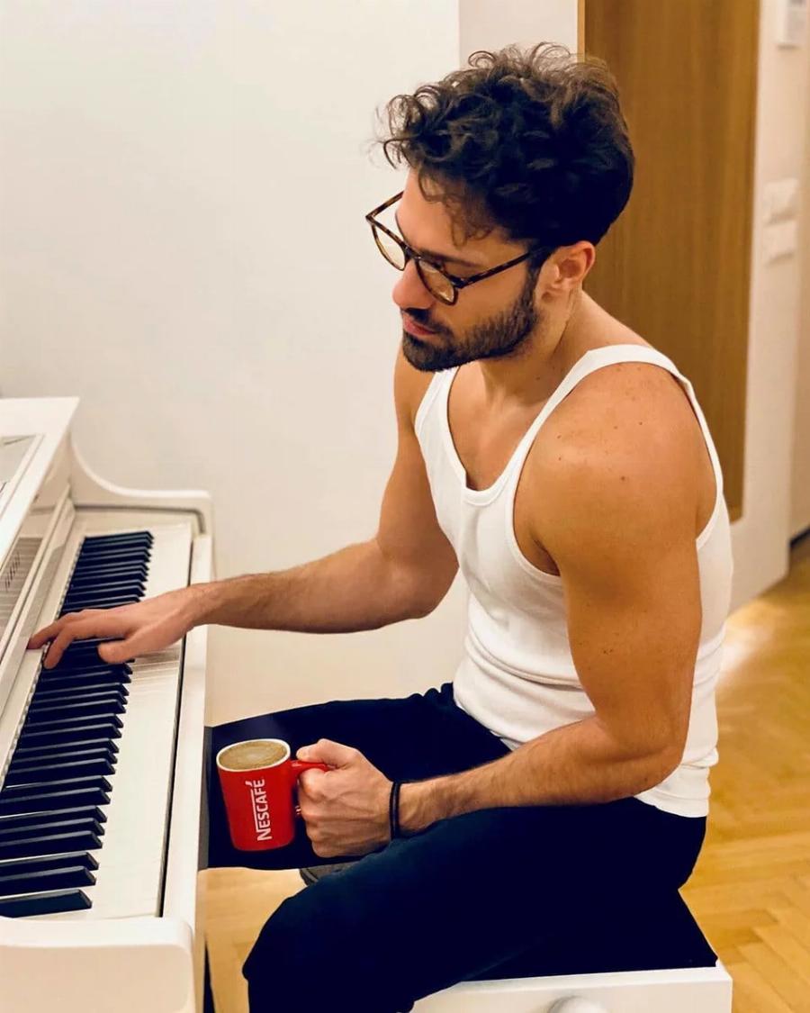 Μίνιμαλ και υπερπολυτελές σαν να βγήκε από ταινία: Ο Κωνσταντίνος Αργυρός έχει το ομορφότερο σπίτι της showbiz