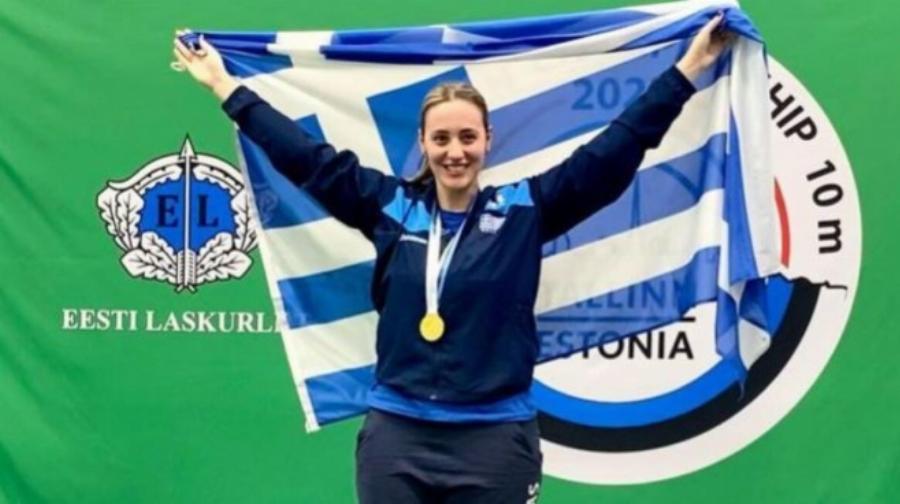 Χίλια μπράβο: Στο υψηλότερο βάθρο της Ευρώπης ξανά η Άννα Κορακάκη – «Χρυσή» στην σκοποβολή και στις καρδιές μας