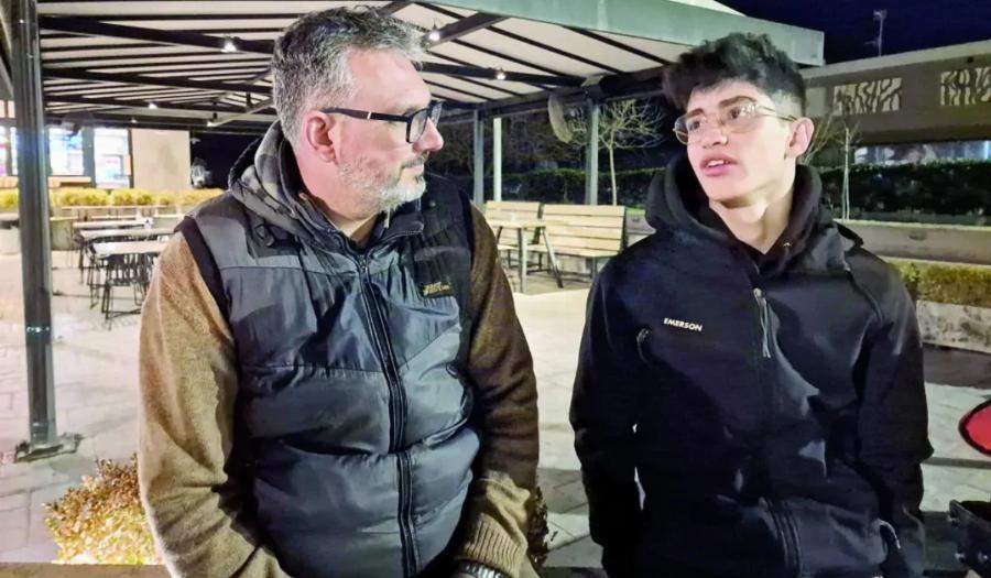 Τραγωδία στα Τέμπη: «Δεν είμαι ήρωας, έκανα το καθήκον μου» λέει ο 18χρονος Άγγελος που έσωσε 16 συνεπιβάτες του