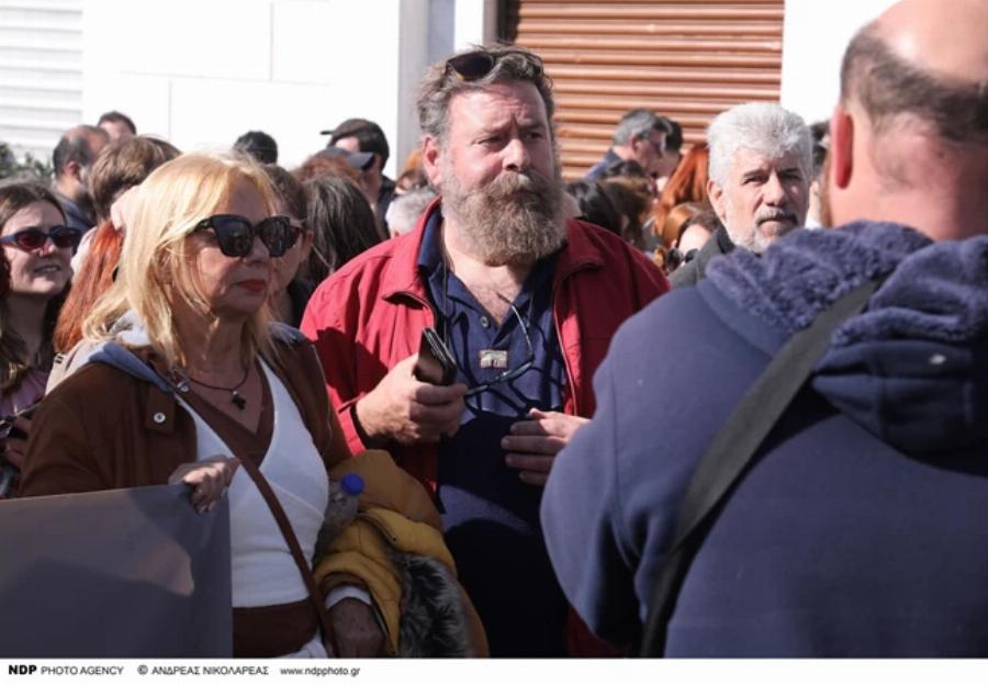 Ο καλλιτεχνικός κόσμος έδωσε το “παρών” για τα Τέμπη: Πολλοί γνωστοί ηθοποιοί και καλλιτέχνες στη συγκέντρωση