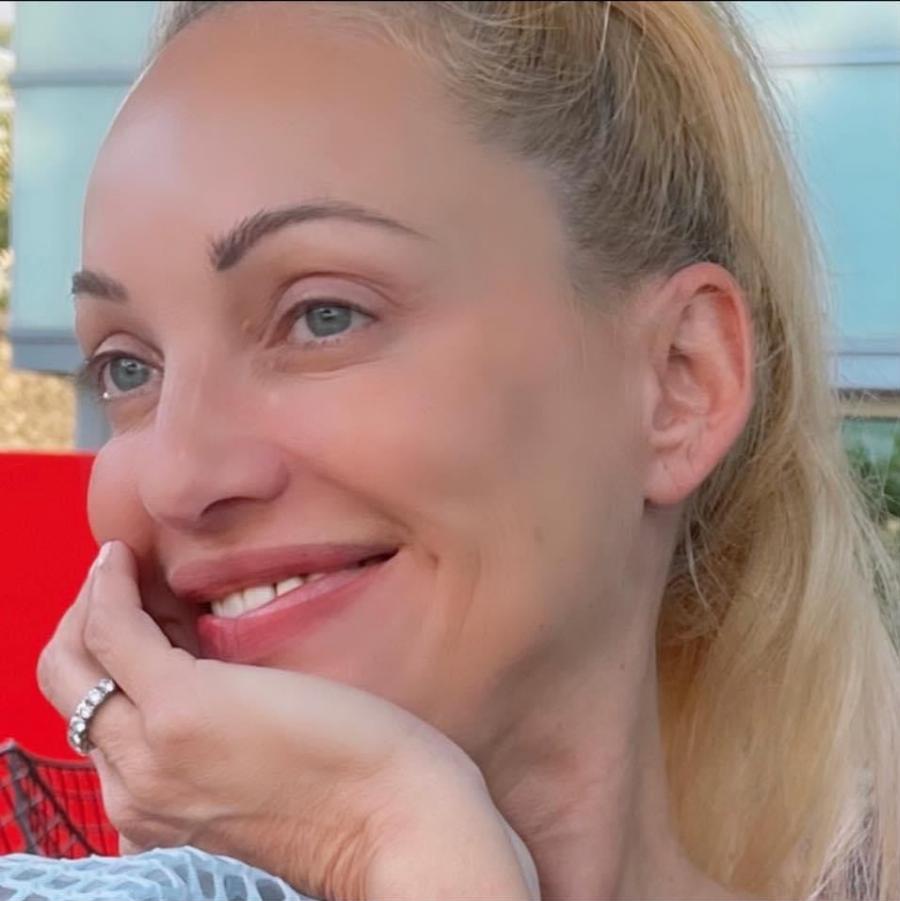 Τι κάνει σήμερα η Τζένη Ιωακειμίδου: Η Ουκρανή Νατάσα της σειράς «Βότκα Πορτοκάλι», 22 χρόνια μετά το τέλος της σειράς παραμένει μια κούκλα