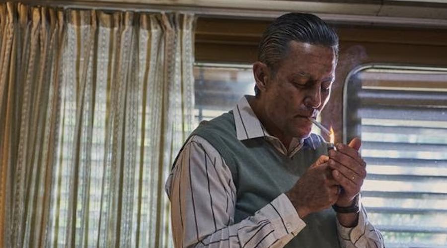 Ολική η μεταμόρφωση του Κάρλος Ντανιέλ από την «Σφετερίστρια»: Σκληρός κακοποιός και με γκρίζα μαλλιά στη νέα σειρά του Netflix