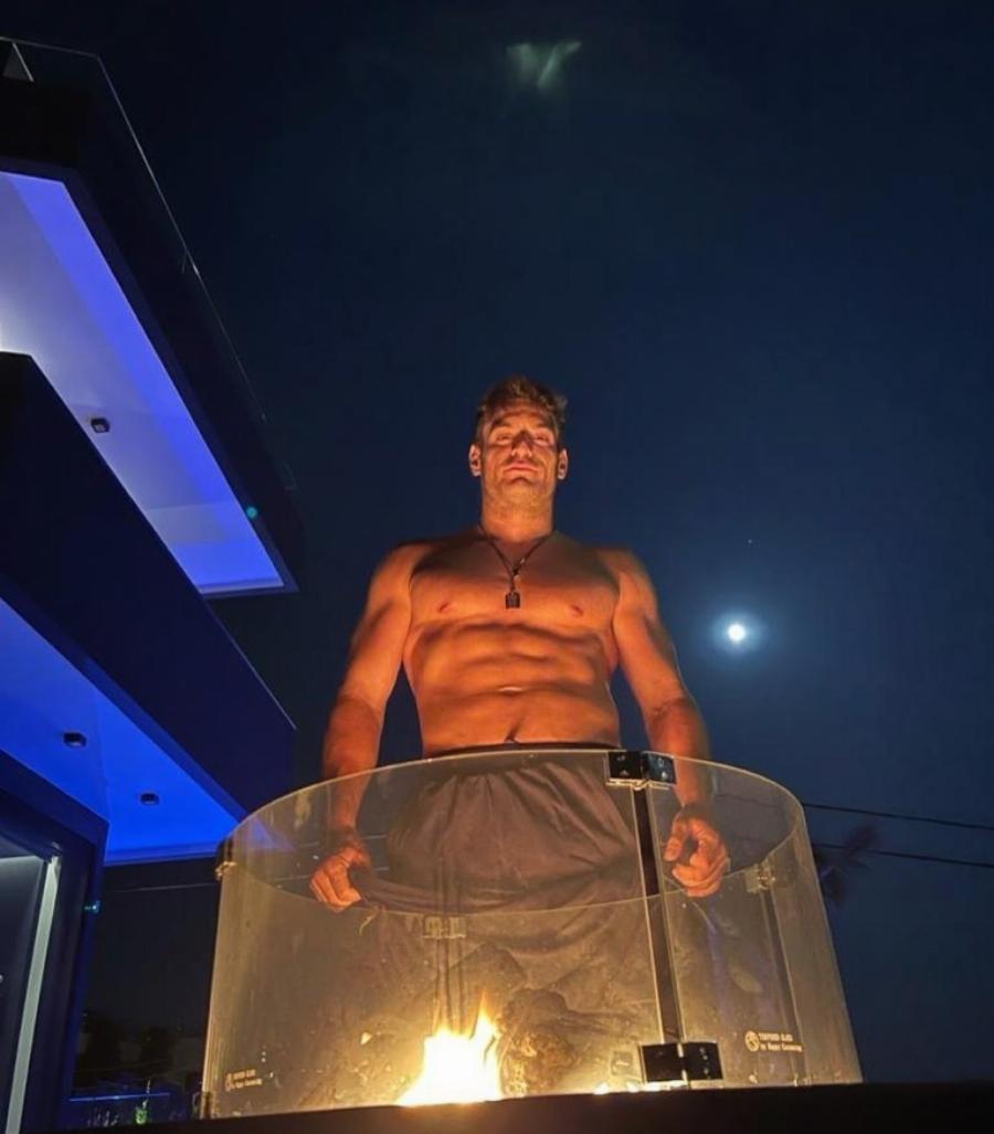 Μαύρο με σύγχρονη διακόσμηση και πισίνα: Αυτή είναι η βίλα των Δαλάκα – Φιντιρίκου και είναι από άλλον πλανήτη