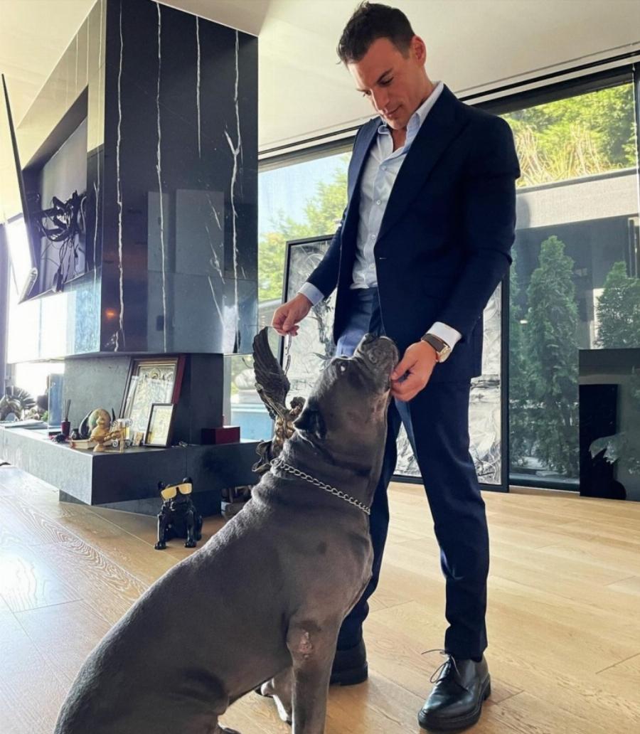 Μαύρο με σύγχρονη διακόσμηση και πισίνα: Αυτή είναι η βίλα των Δαλάκα – Φιντιρίκου και είναι από άλλον πλανήτη