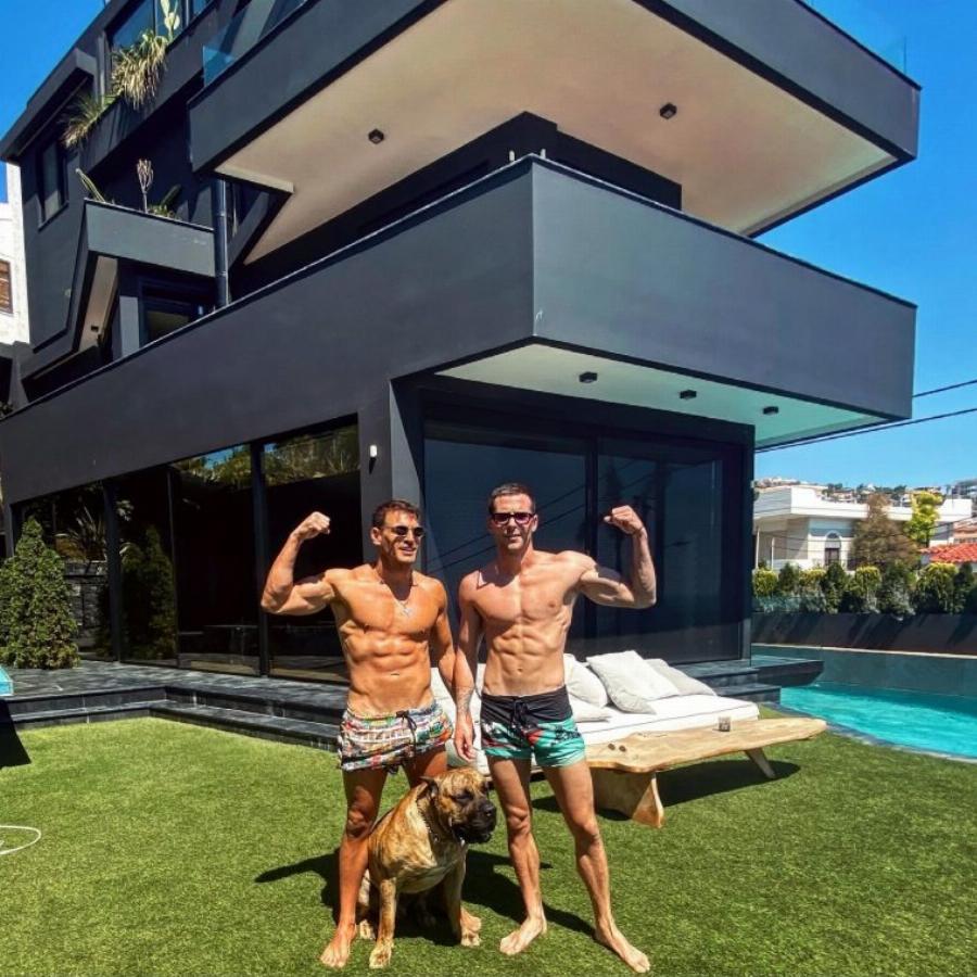 Μαύρο με σύγχρονη διακόσμηση και πισίνα: Αυτή είναι η βίλα των Δαλάκα – Φιντιρίκου και είναι από άλλον πλανήτη