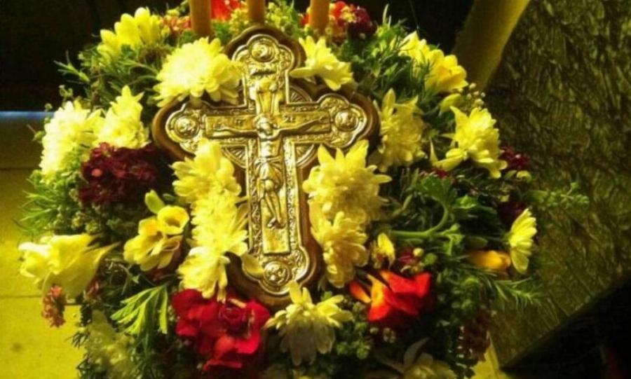 Μεγάλη γιορτή σήμερα: Τι γιορτάζουμε και τι τρώμε την Κυριακή της Σταυροπροσκυνήσεως