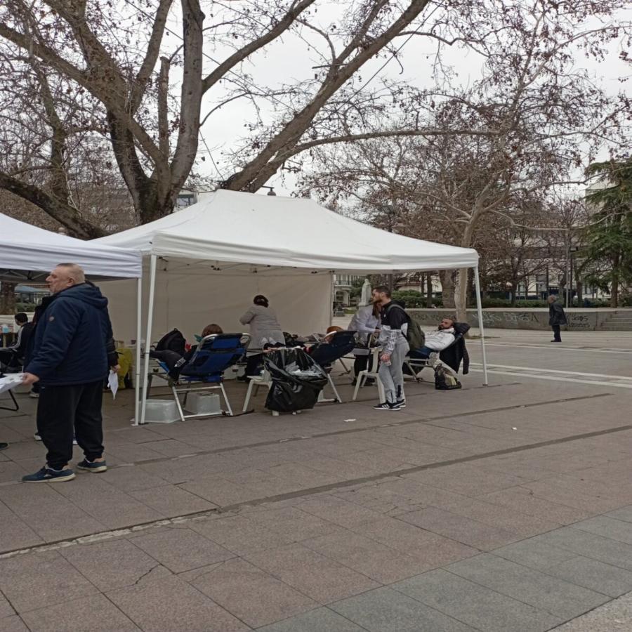 Αλληλεγγύη και ανθρωπιά: Συγκίνησαν οι Λαρισαίοι – Έκτακτη αιμοδοσία για την τραγωδία στα Τέμπη