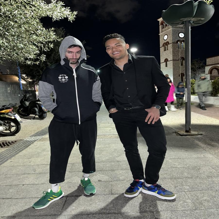 Απίστευτος Μίλτος Τεντόγλου: Τρόλαρε τον Εμμανουήλ Καραλή, του είπε να ντυθεί καλά και πήγε με την φόρμα