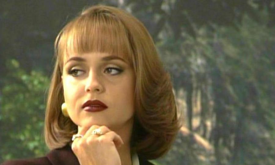 Όλοι θυμόμαστε τη Πάολα Μπράτσο: Πως είναι σήμερα στα 50 της η πρωταγωνίστρια της θρυλικής σειράς «Η Σφετερίστρια»