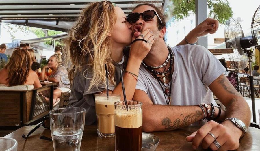 Το αποκάλυψε η Χριστοπούλου: Η Γαία Μερκούρη και ο Άγγελος Λάτσιος εργάστηκαν ως σερβιτόροι στο ξενοδοχείο του Μάκη Παντζόπουλου