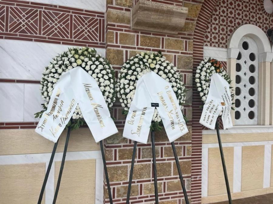 Δάκρυσαν οι Άγγελοι για την Φραντζέσκα: Σε κλίμα οδύνης η κηδεία της 20χρονης με την «αγγελική» φωνή