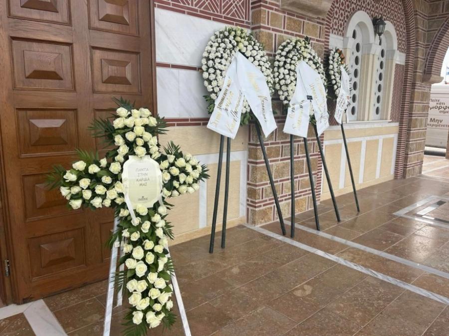 Δάκρυσαν οι Άγγελοι για την Φραντζέσκα: Σε κλίμα οδύνης η κηδεία της 20χρονης με την «αγγελική» φωνή