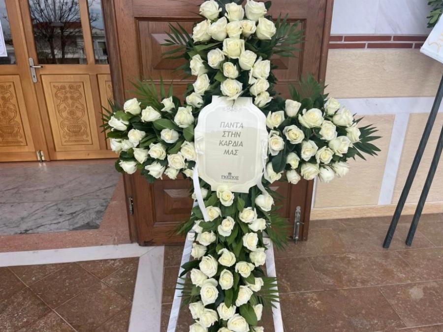 Δάκρυσαν οι Άγγελοι για την Φραντζέσκα: Σε κλίμα οδύνης η κηδεία της 20χρονης με την «αγγελική» φωνή