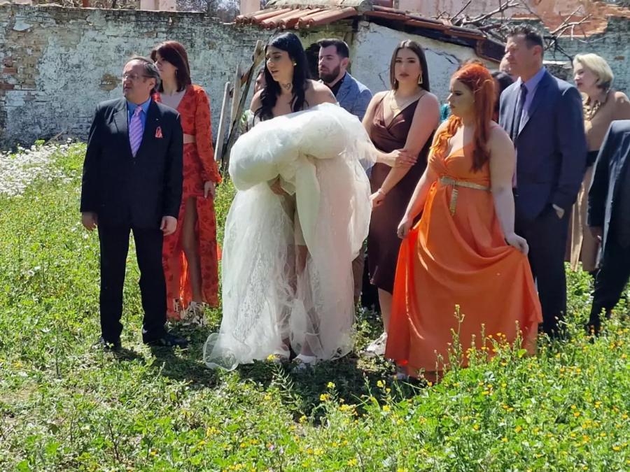 Ντυμένη στα… λευκά η Super Κική: «Παιδιά παντρεύομαι, σας το κράτησα κρυφό»