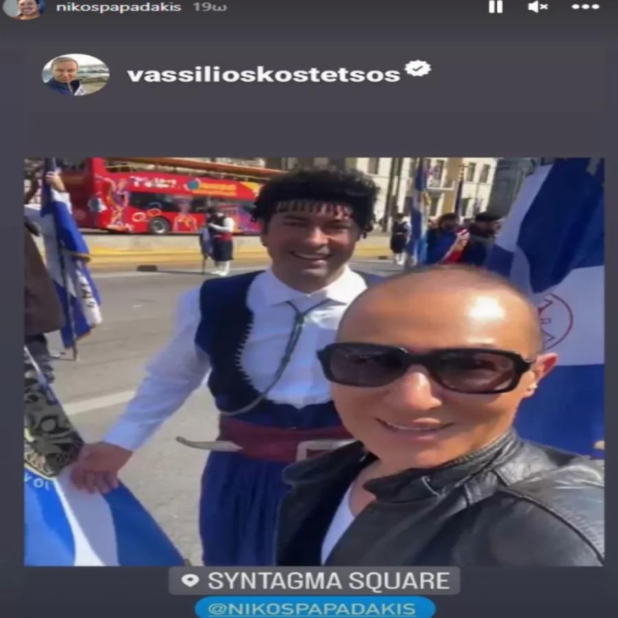 Ο Νίκος Παπαδάκης στη παρέλαση της 25ης Μαρτίου: Παρέλασε κρατώντας τη σημαία της Παγκρητίου Ενώσεως