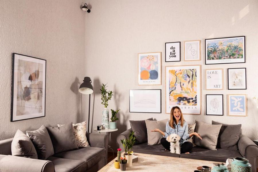 Σαν ελβετικό σαλέ με φυτά και τζάκι: Αυτό είναι το σπίτι-παλάτι της Βάσως Λασκαράκη και του Λευτέρη Σουλτάτου