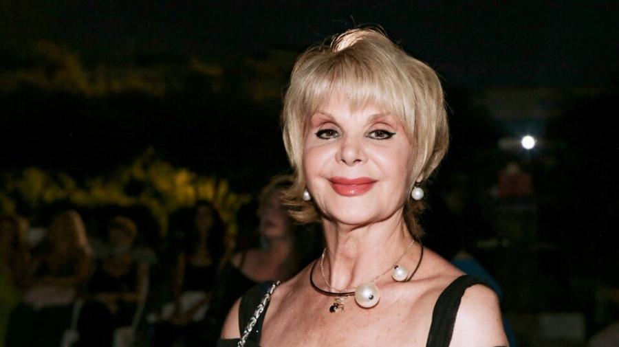 Μαγνήτισε κάθε βλέμμα με το «έξαλλο» τσιφτετέλι της: Η 79χρονη Μαρία Ιωαννίδου χόρεψε σε μαγαζί και αποθεώθηκε