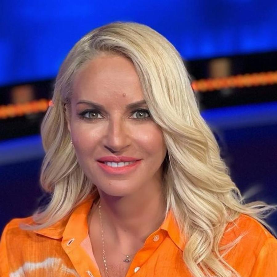 Χωρίς μπότοξ και επεμβάσεις: Το μυστικό της Μαρίας Μπεκατώρου για να δείχνει 30άρα κρύβεται στο «Gua Sha»