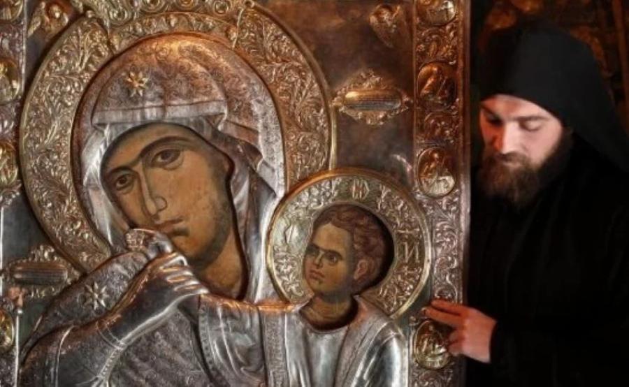 Εξομολόγηση πιστού: «Το εκκλησάκι φωτίστηκε – Η Παναγία ήρθε να μας χαιρετήσει»