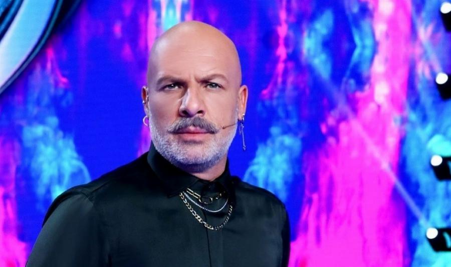 Ξέσπασε ο Νίκος Μουτσινάς: «Δεν θα μου πεις εσύ πώς θα πενθήσω ρε, όταν πέθανε η μάνα μου παίζαμε επιτραπέζια στο σπίτι»