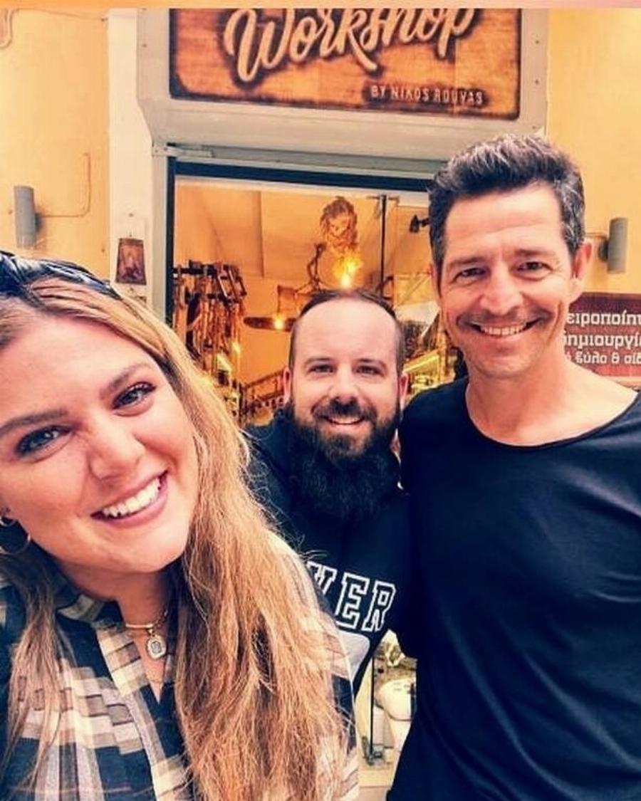 Νίκος Ρουβάς: Αυτός είναι ο «άγνωστος» μικρότερος αδερφός του Σάκη που έχει ακολουθήσει τον ίδιο δρόμο στη μουσική