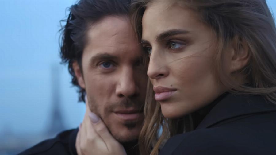 «Έλιωνε» η σύντροφος του Οικονομόπουλου: Τον θαύμασε μαζί με τους γονείς της από το πρώτο τραπέζι