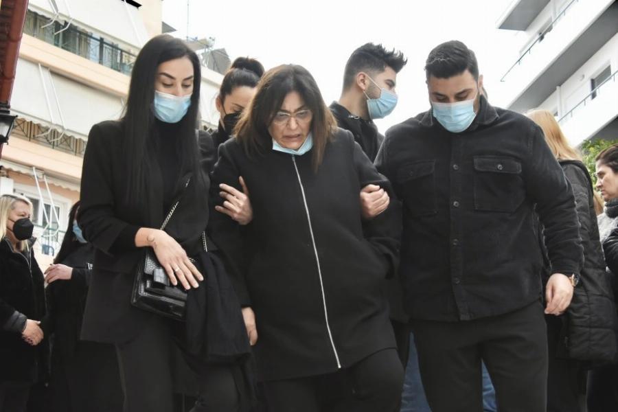 Ανείπωτος θρήνος στην κηδεία του πατέρα του Παντελή Παντελίδη: Έδωσε μάχη για τη ζωή του αλλά δεν τα κατάφερε