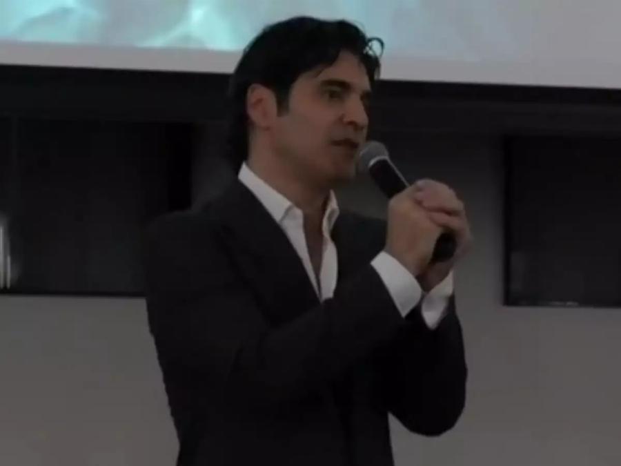 Στη Νέα Υόρκη ο Παπακαλιάτης: Βραβεύτηκε για το “Maestro” και η φωτογραφία που έγινε viral