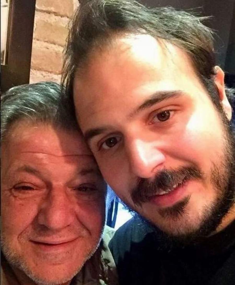 Πήραν τη γοητεία του μπαμπά τους: Οι δύο γιοι του Γιώργου Παρτσαλάκη μεγάλωσαν και του μοιάζουν πολύ