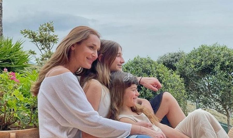 Έπεσαν «βροχή» τα likes: Η φωτογραφία που ανέβασε ο Σάκης Ρουβάς με τις κόρες του και το όμορφο μήνυμα