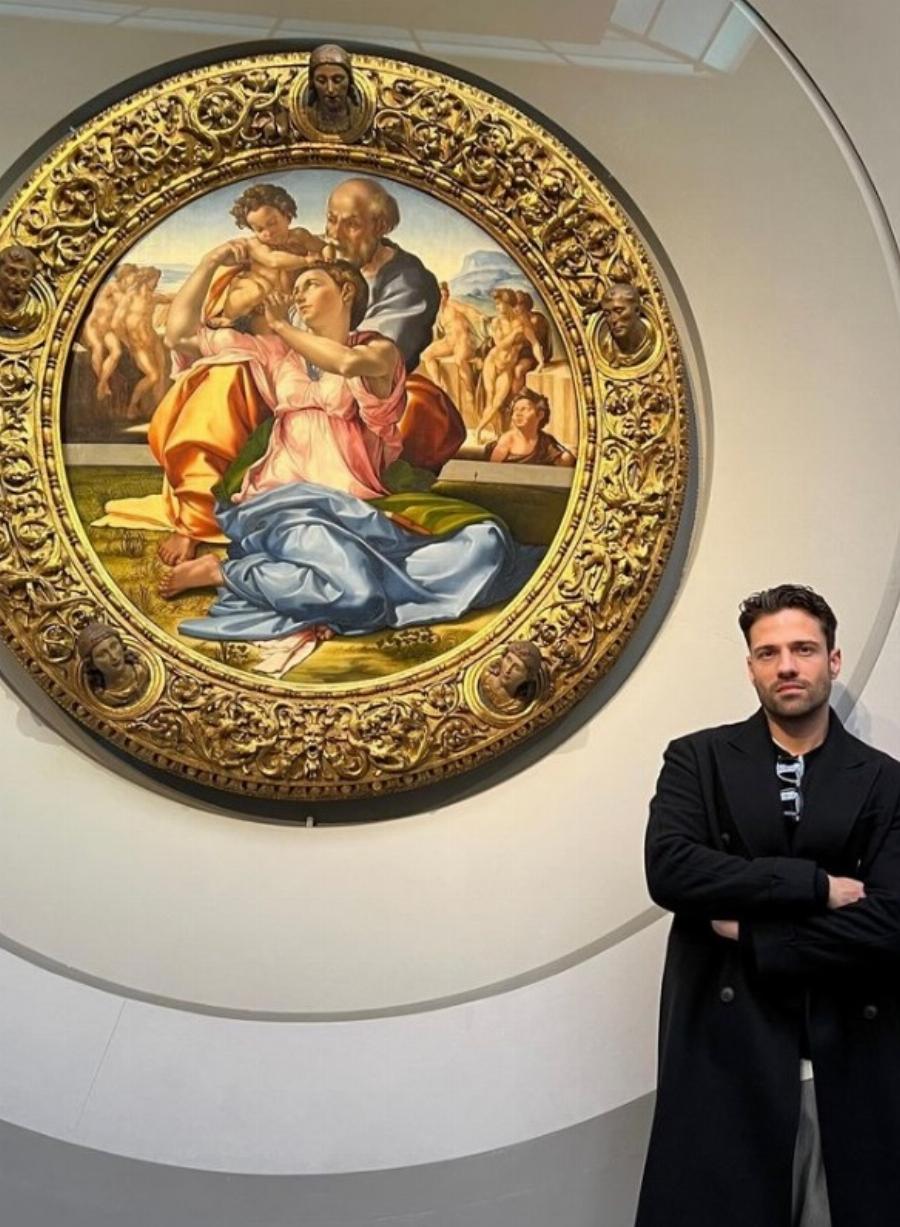 Ο Κωνσταντίνος Αργυρός κάνει θραύση και στο εξωτερικό: Πήγε Ιταλία, έβγαλε το παλτό και μοίρασε εγκεφαλικά