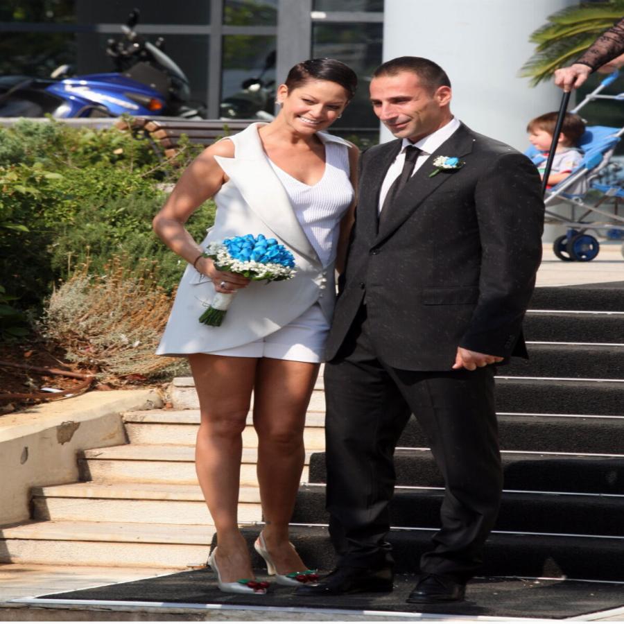 Με γκρίζα μαλλιά, 49 ετών και μια κούκλα: Η Ρέα Τουτουνζή 29 χρόνια μετά τη νίκη στα καλλιστεία άλλαξε ζωή