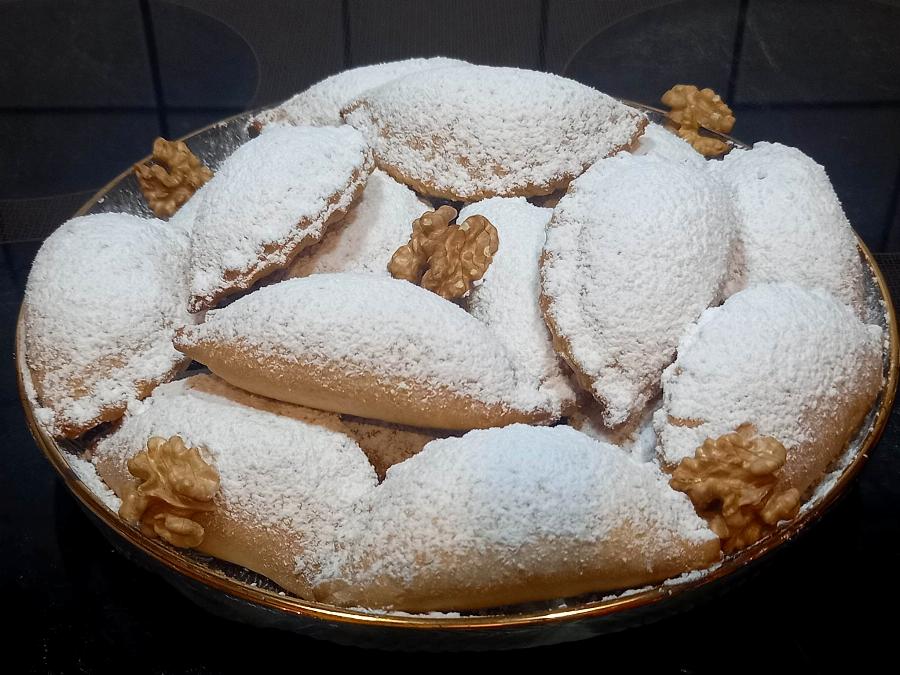 Θα γλείφετε τα δάχτυλά σας: Η εύκολη και οικονομική συνταγή για τραγανά νηστίσιμα σκαλτσούνια