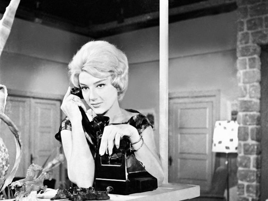 Μάρω Κοντού: Η σταρ του κινηματόγραφου, ο φαντασμαγορικός γάμος με τον Ντίντη, το νυφικό Dior και η απιστία με τη Βουγιουκλάκη