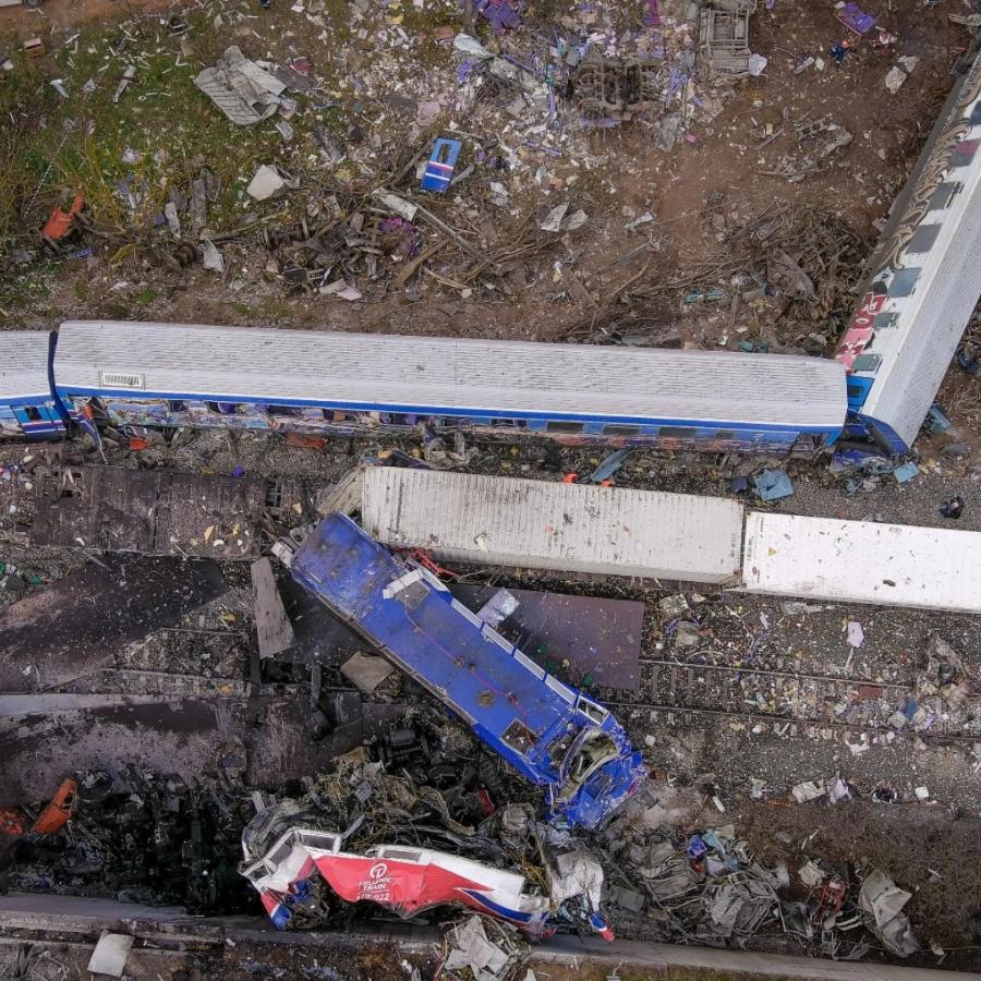 Σιδηροδρομικό δυστύχημα στα Τέμπη: Δίνει μάχη για τη ζωή του 20χρονος Βολιώτης – Ο μόνος που επέζησε από το πρώτο βαγόνι