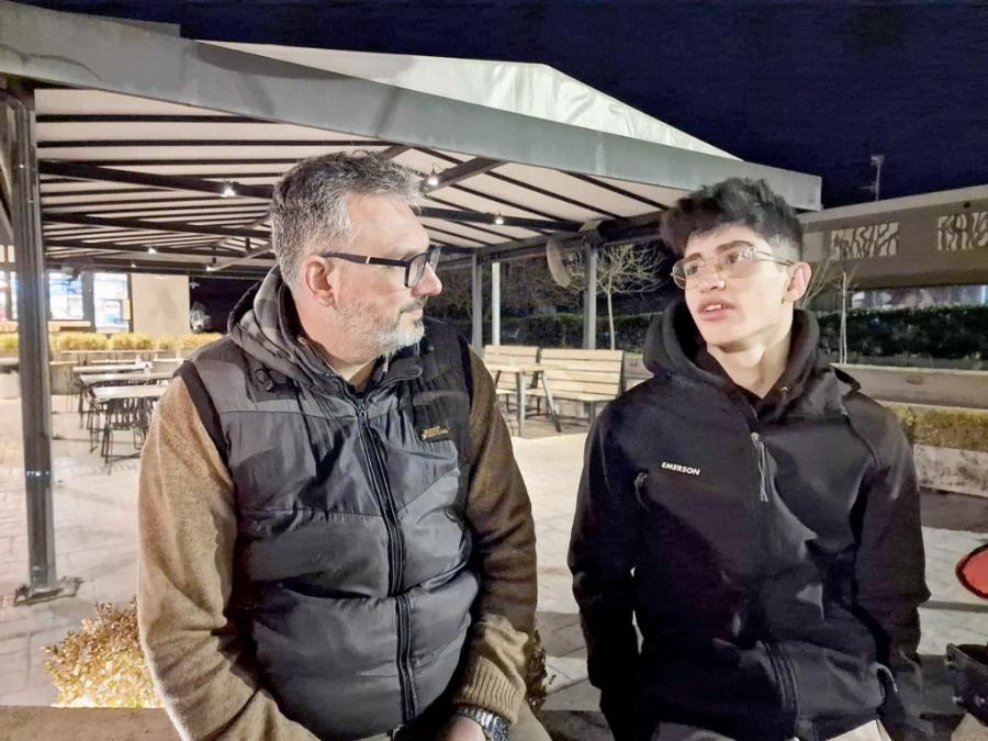 «Εγώ είμαι ζωντανός και πονάω»: Άγγελος Τσιαμούρας, ο φοιτητής που έσωσε 16 ανθρώπους