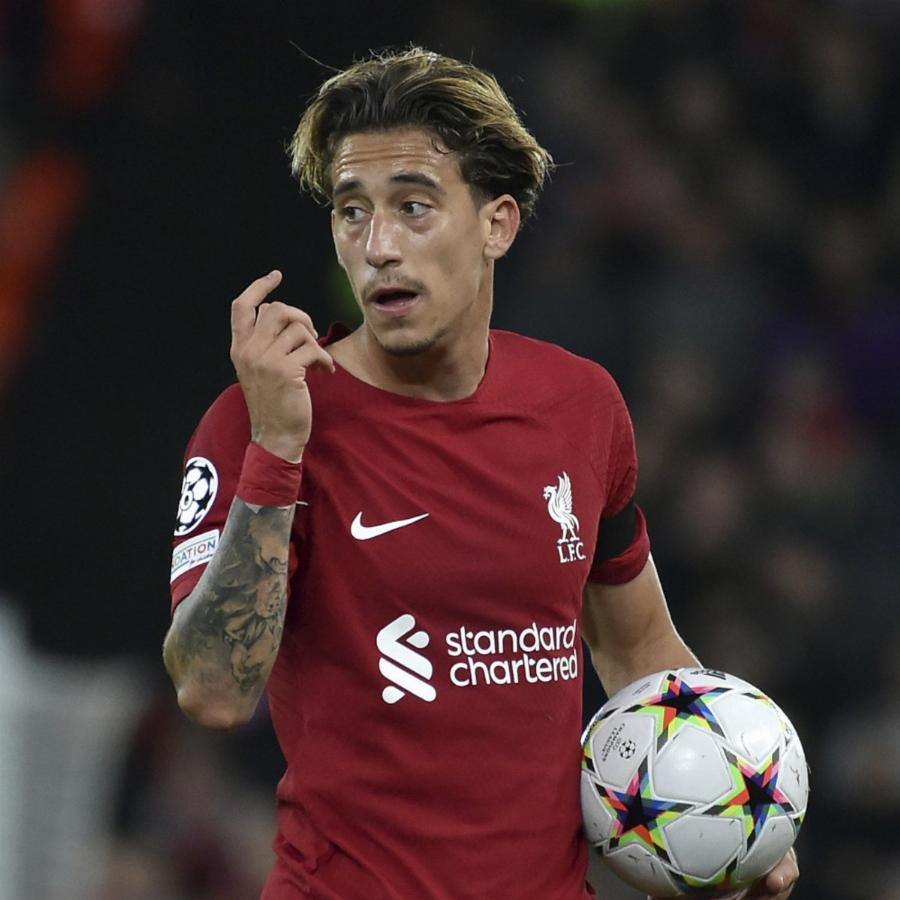 Τραγωδία στα Τέμπη: Ο Κώστας Τσιμίκας τίμησε τη μνήμη των θυμάτων στον αγώνα Λίβερπουλ – Γουλβς