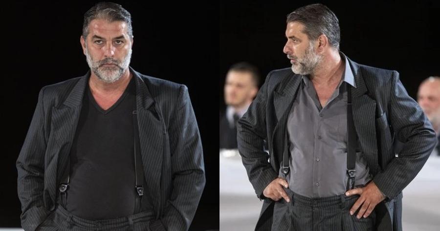 Αγνώριστος ο Βασίλης Μπισμπίκης: Με παραπανίσια κιλά και φαλάκρα εμφανίστηκε επάνω στη σκηνή
