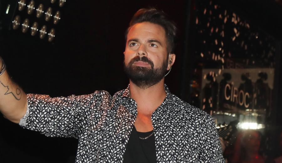 «Πονάει πάρα πολύ»: Στιγμές αγωνίας για τον Ηλία Βρεττό – Η πρώτη φώτο μέσα από το νοσοκομείο