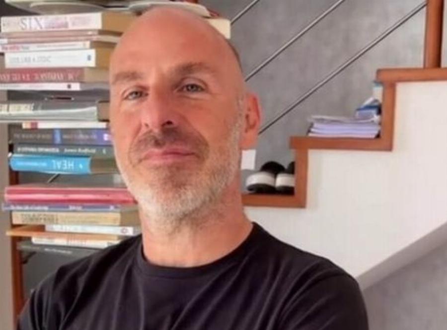 Συνελήφθη ο συγγραφέας Στέφανος Ξενάκης: Εξέδιδε κατ’ εξακολούθηση ακάλυπτες επιταγές