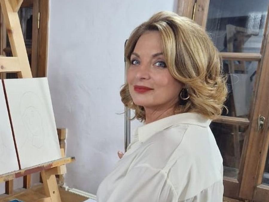 «Χρόνια πολλά, κρίνο μας!»: Η Άντζελα έχει γενέθλια και της εύχονται με τις πιο ξεκαρδιστικές ευχές