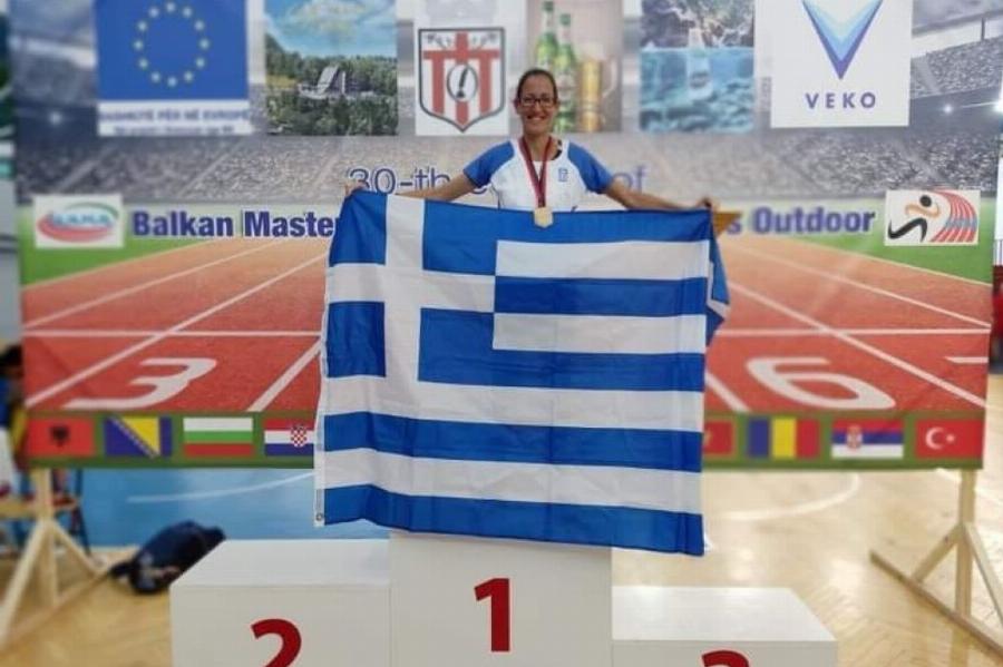 Η δύναμη της θέλησης κάνει θαύματα: Αθλήτρια με νεφρική ανεπάρκεια έτρεξε σε αγώνα στίβου, ανέβηκε στο βάθρο και μετά εγχειρίστηκε