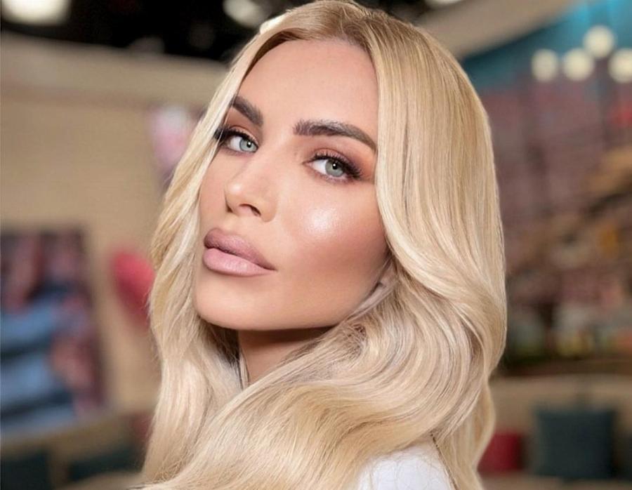 Η Κατερίνα Καινούργιου για τις αισθητικές επεμβάσεις: «Έχω κάνει τη μύτη μου και το στήθος μου. Το στήθος μου δύο φορές γιατί είχα πρόβλημα.»