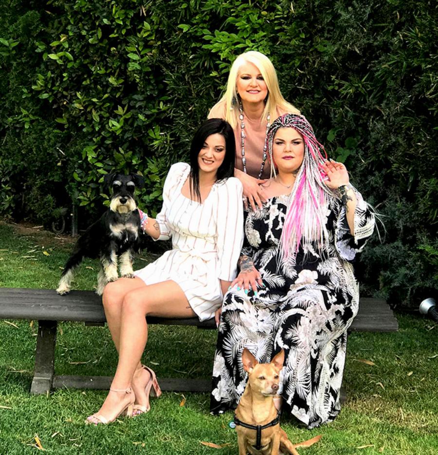 Κόκκινα ράστα μαλλιά, πράσινα μάτια και ίδια η μητέρα της: H κόρη της Χαράς Βέρρα είναι μια καλλονή