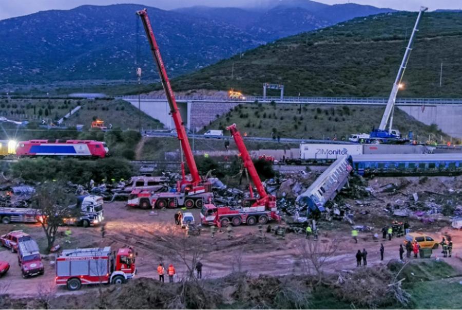 Ραγίζουν καρδιές οι επιζώντες για τα Τέμπη: «23.23: Κάπως έτσι τελείωσε η ανέμελη ζωή μου»