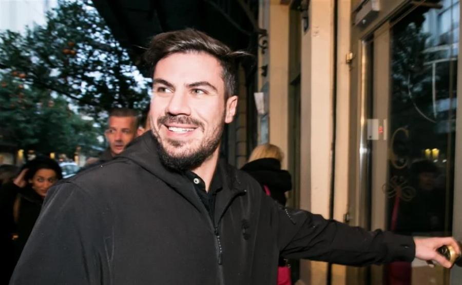 Ο Άκης Πετρετζίκης εξομολογείται: «Δεν το έχω ξαναδεί αυτό σε άνθρωπο. Τρώει τις πίτσες, πατατάκια και πιτόγυρα, δεν υπάρχει ο μεταβολισμός της»